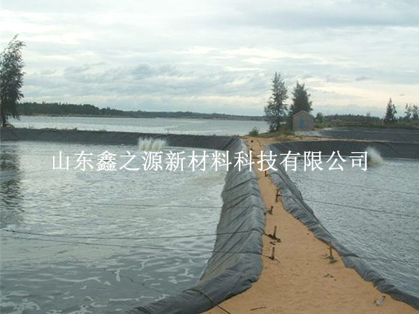 魚(yú)蝦養(yǎng)殖防滲膜鋪設(shè)過(guò)程中有哪些注意事項(xiàng)？